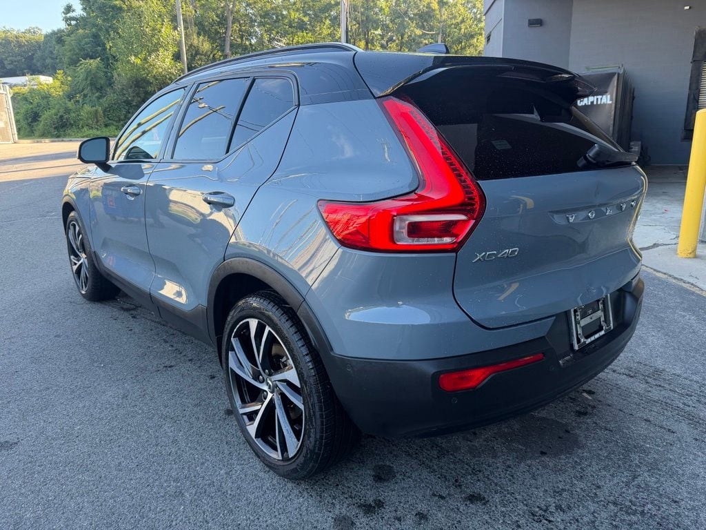 Used 2022 Volvo XC40 T5 AWD R-Design SUV