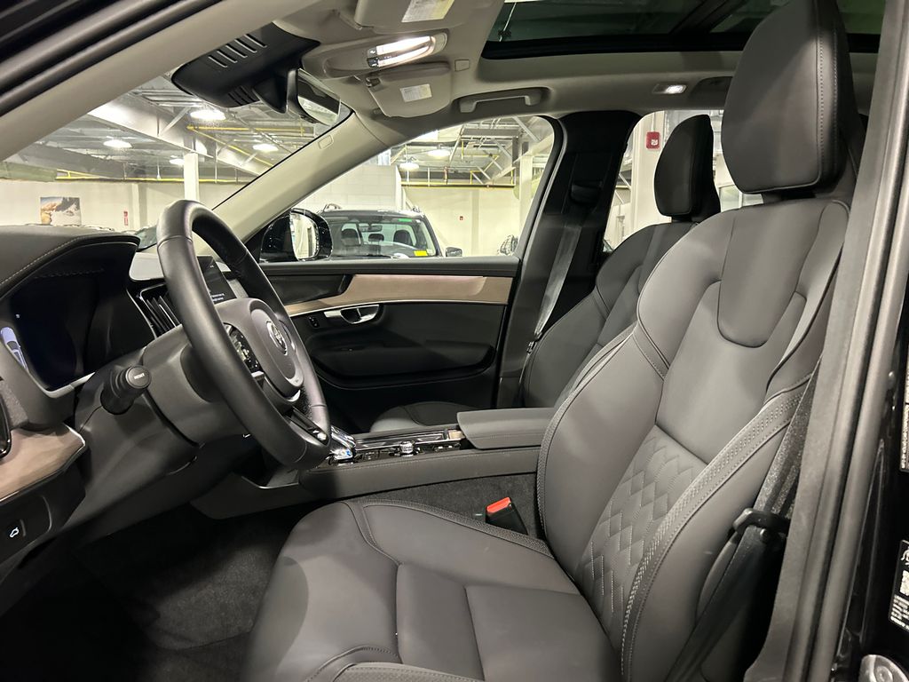 2026 Volvo XC90 Plus - Photo 10
