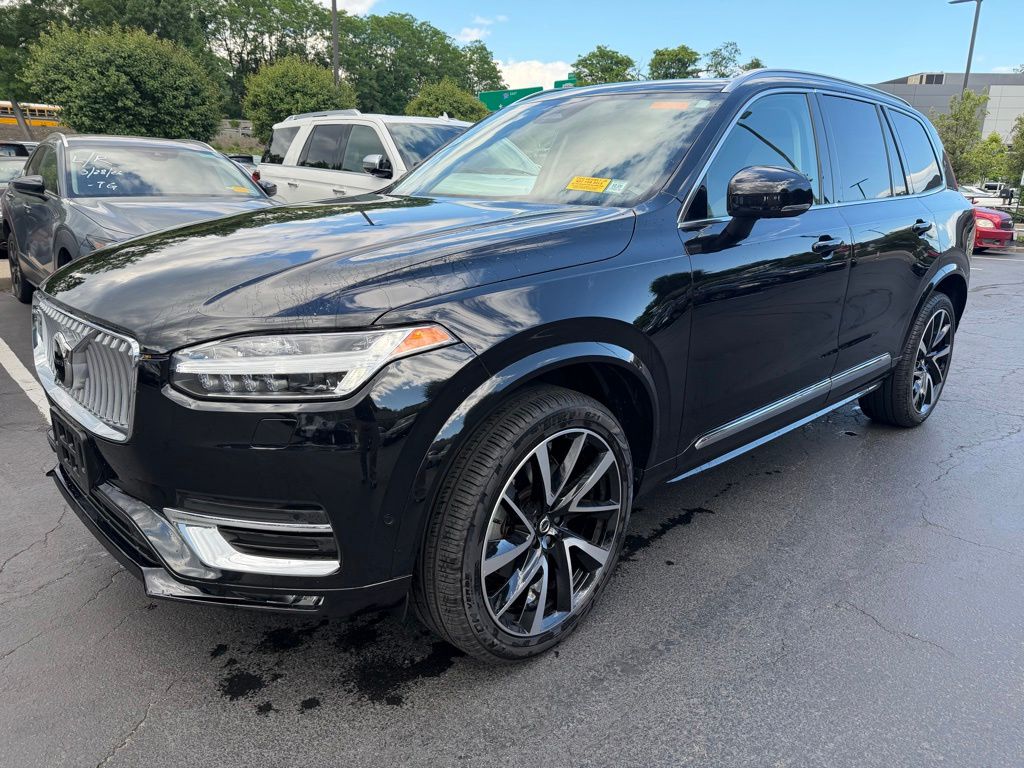 2023 Volvo XC90 B5 Plus 4WD's photo