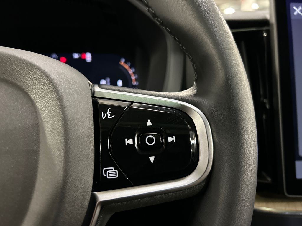 2026 Volvo XC60 Plus - Photo 14