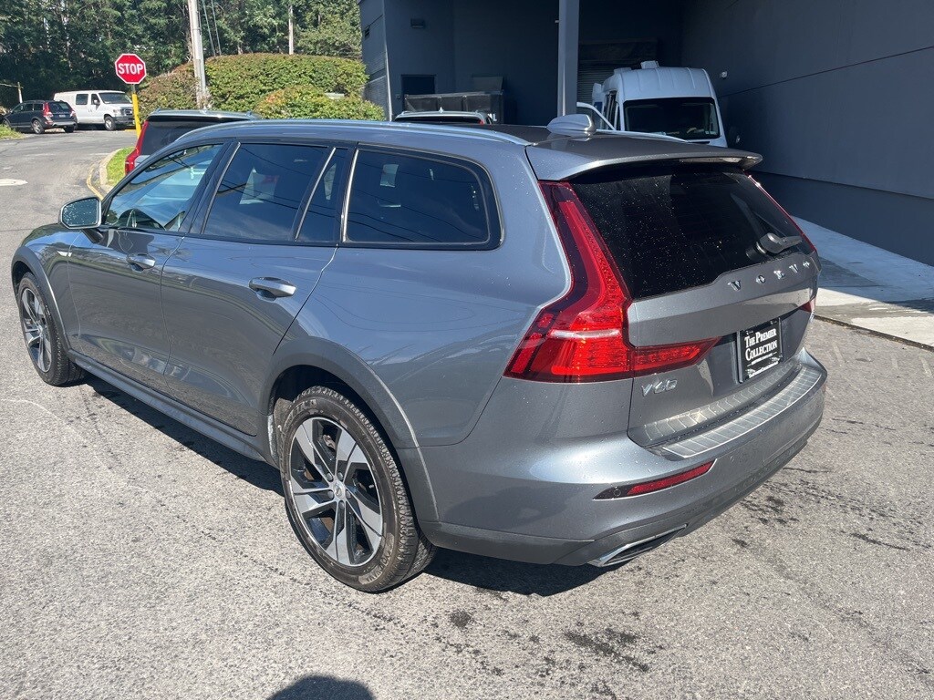 2020 Volvo V60 Cross Country T5 photo 2
