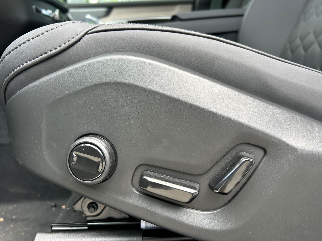 2026 Volvo XC90 Plus - Photo 11