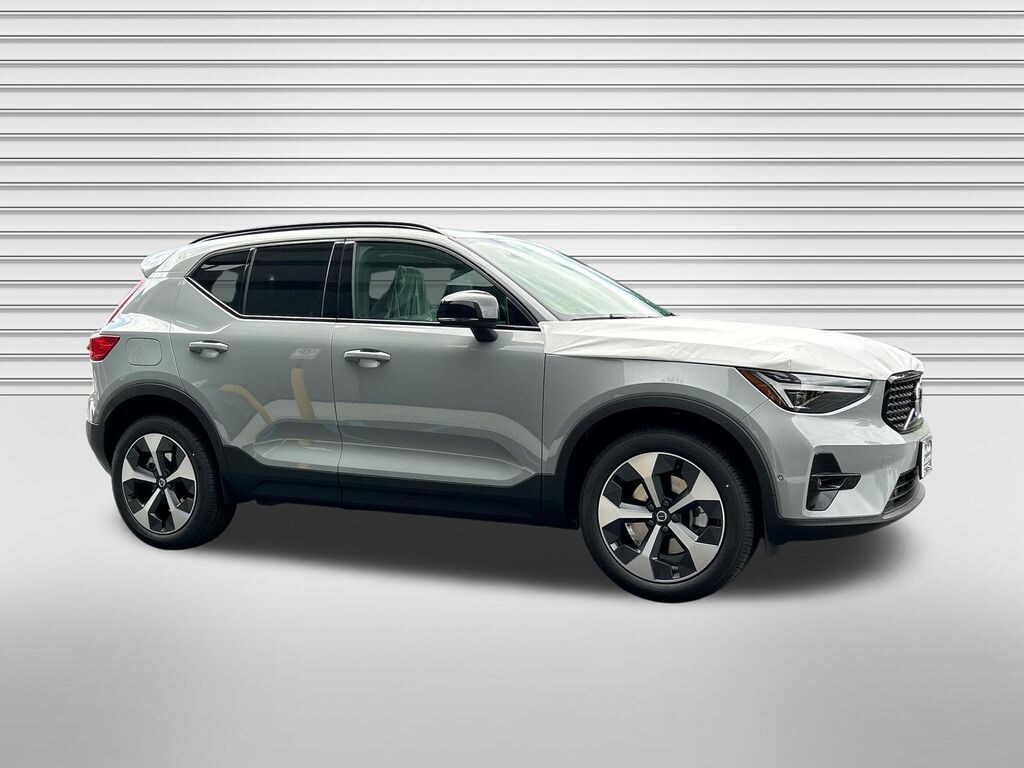 New 2026 Volvo XC40 B5 Plus SUV