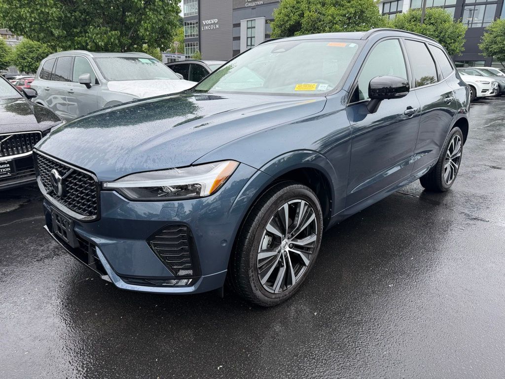 2024 Volvo XC60 B5 Plus Dark Theme AWD's photo