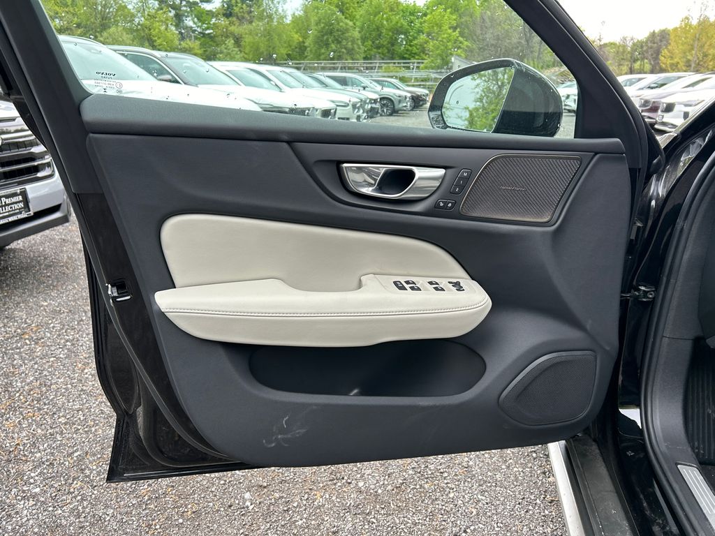 2026 Volvo V60 Cross Country Ultra - Photo 9