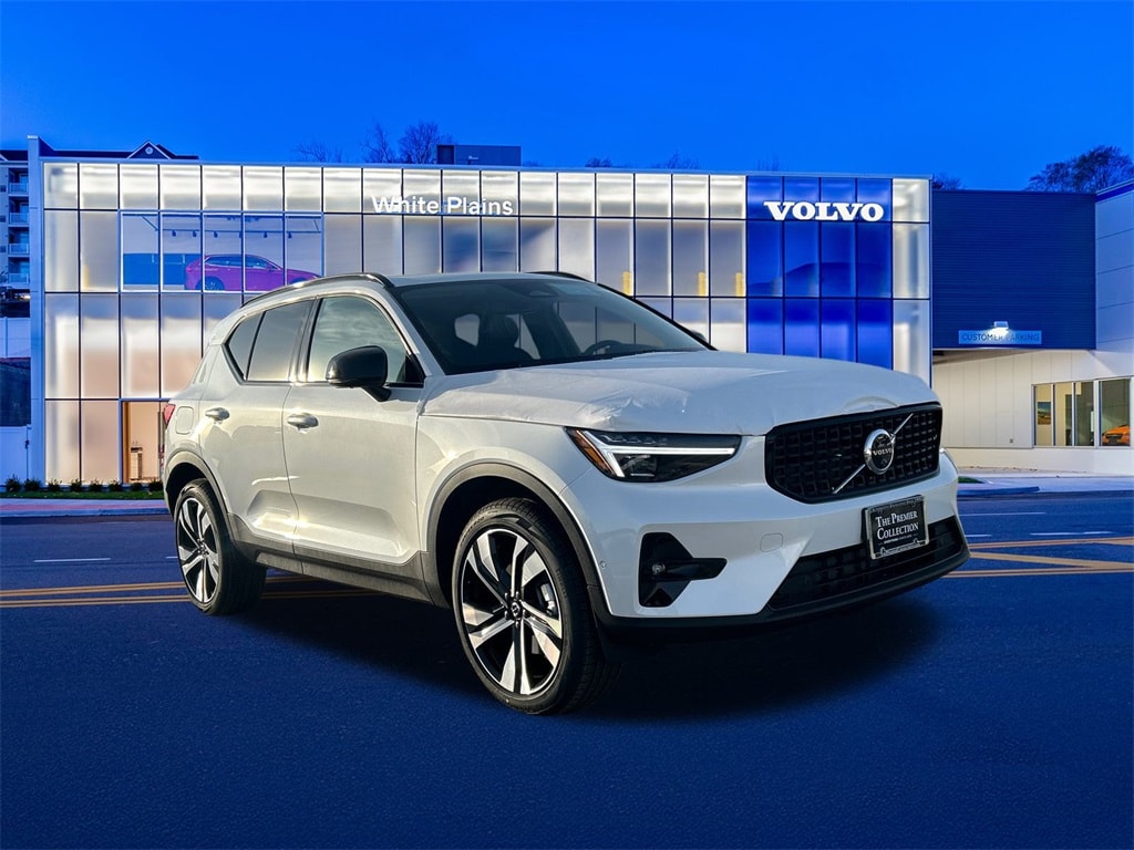 New 2026 Volvo XC40 B5 Ultra SUV