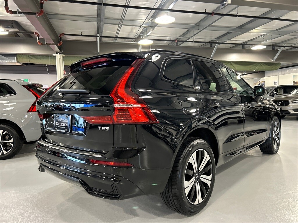 2025 Volvo XC60 Hybrid T8 Core photo 2