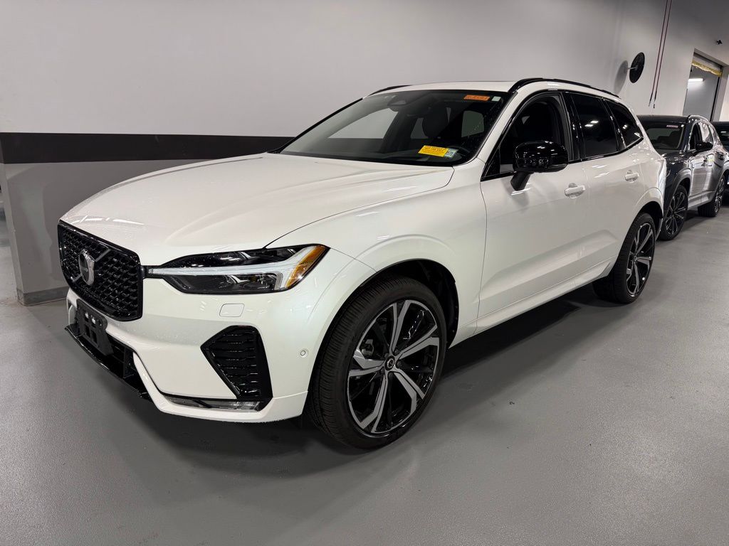 2024 Volvo XC60 B5 Ultimate Dark Theme AWD's photo