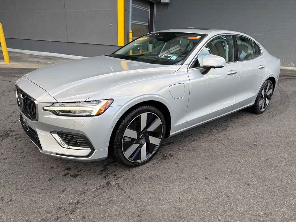 2023 Volvo S60 Ultimate's photo