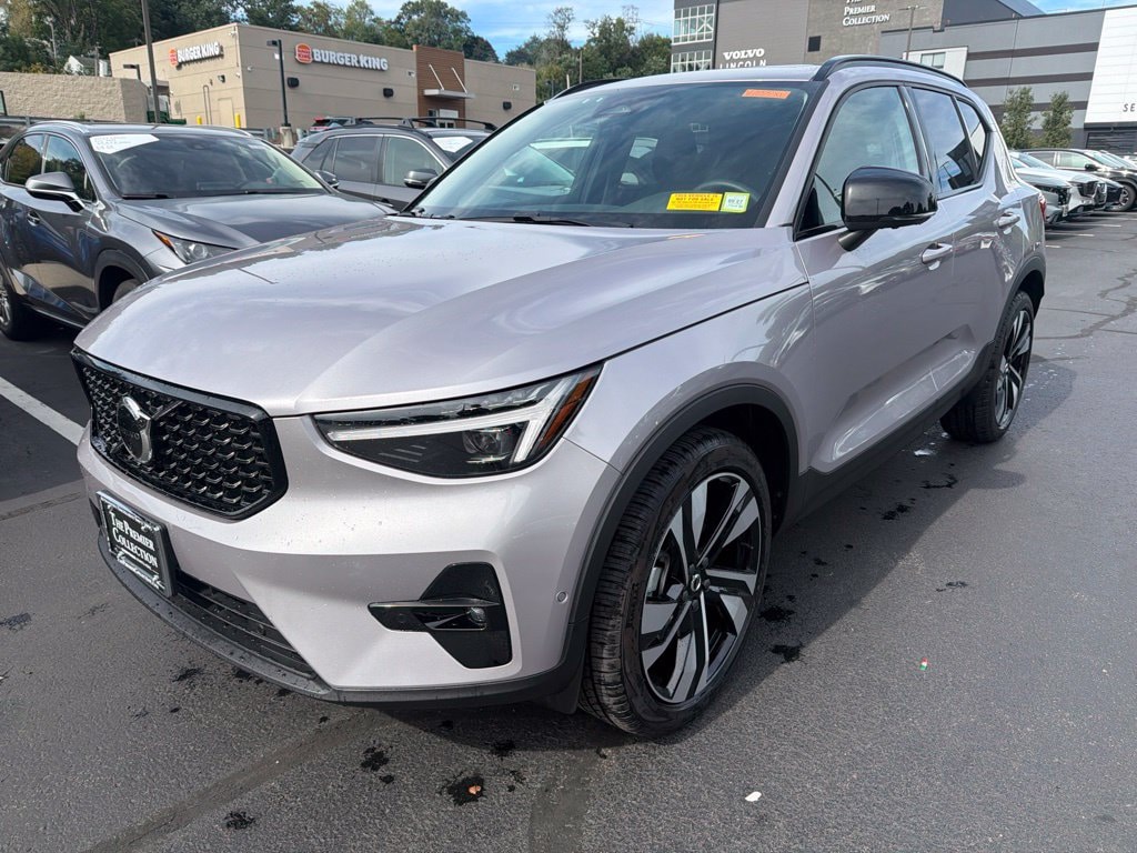 New 2026 Volvo XC40 B5 Plus SUV