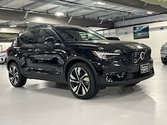 2023 Volvo XC40 B5 AWD Plus Dark SUV