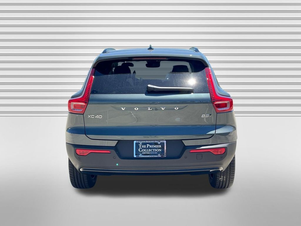 New 2026 Volvo XC40 B5 Core SUV
