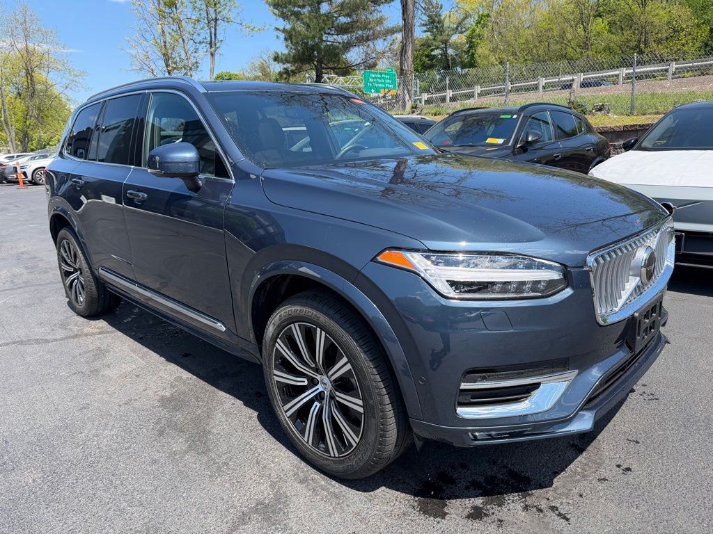 2024 Volvo XC90 B5 Plus Bright theme 4WD's photo