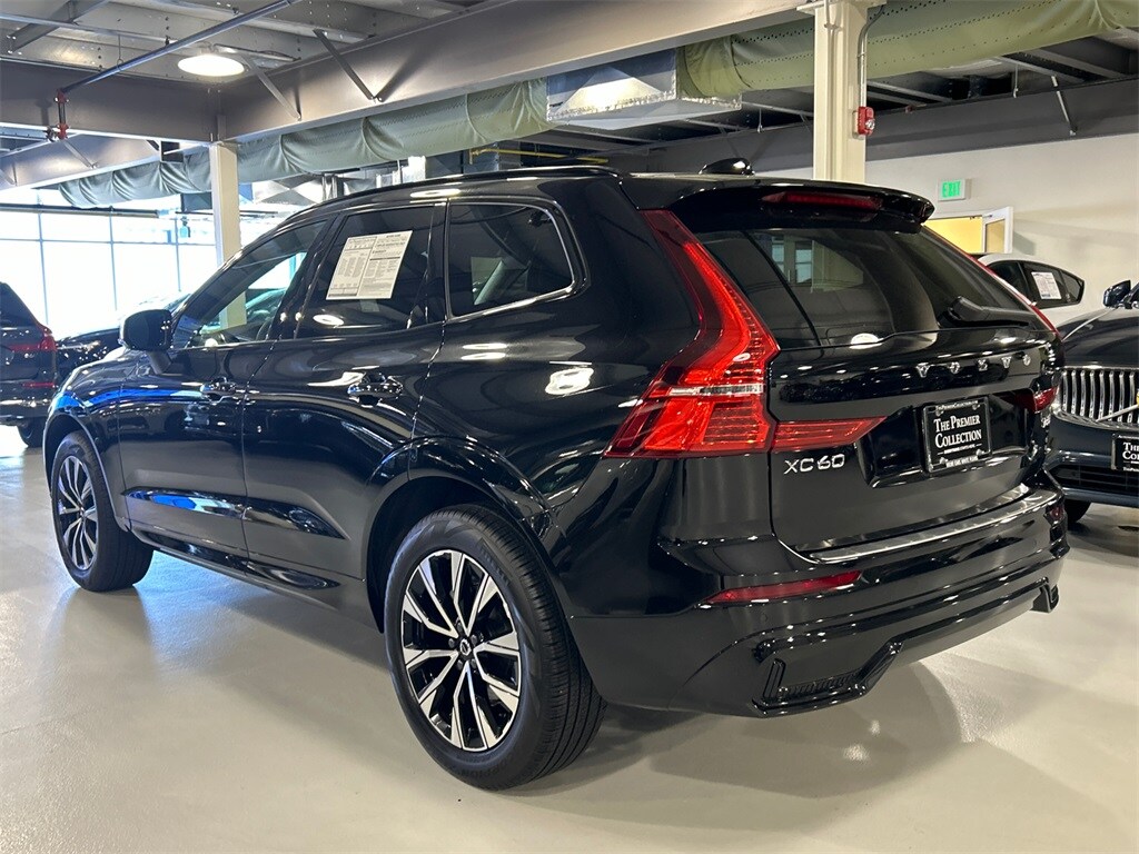 2025 Volvo XC60 B5 Core photo 3