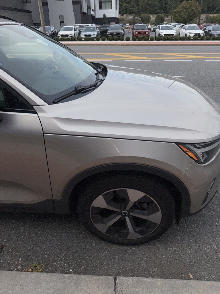 2023 Volvo XC40 AWD Plus photo 2