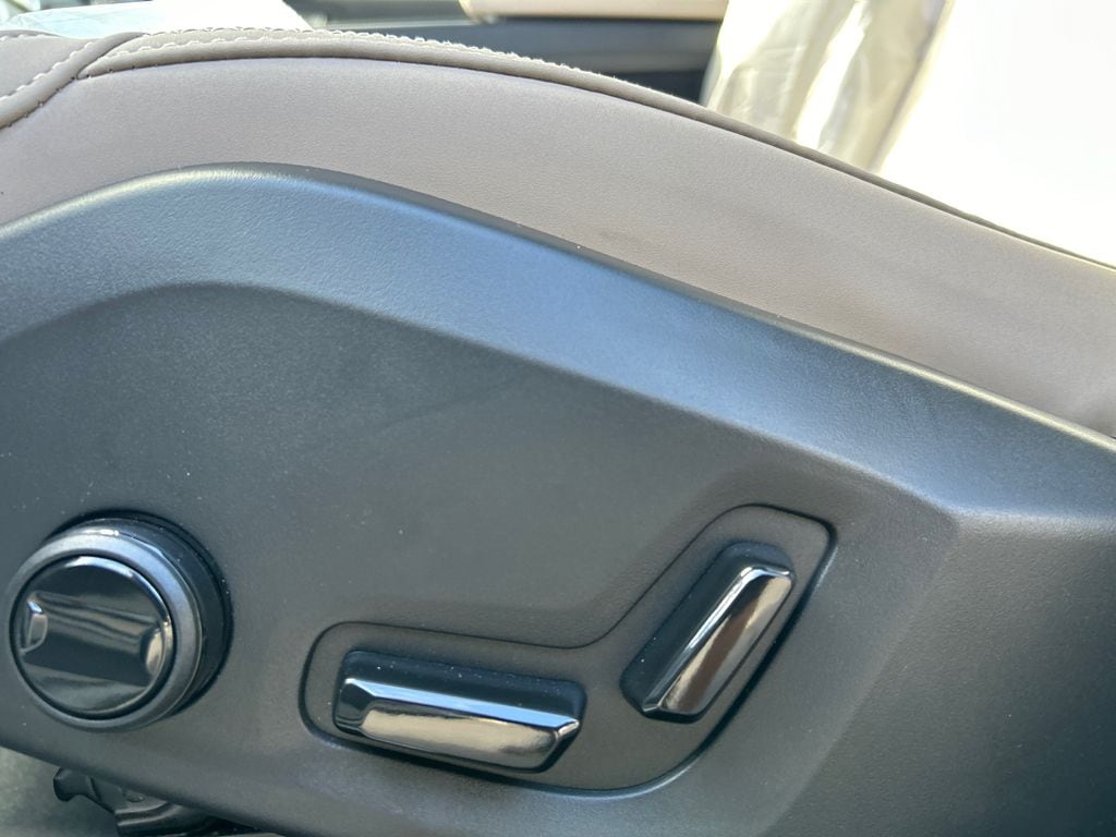 2026 Volvo XC60 Plus - Photo 11