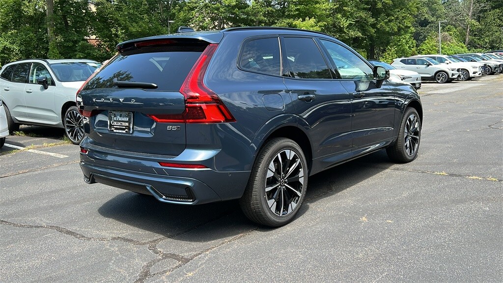 2026 Volvo XC60 B5 Plus photo 2