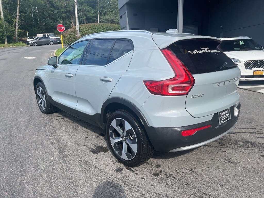 2025 Volvo XC40 Core photo 2