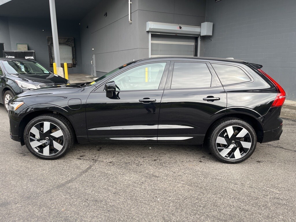 2025 Volvo XC60 Hybrid T8 Plus photo 3