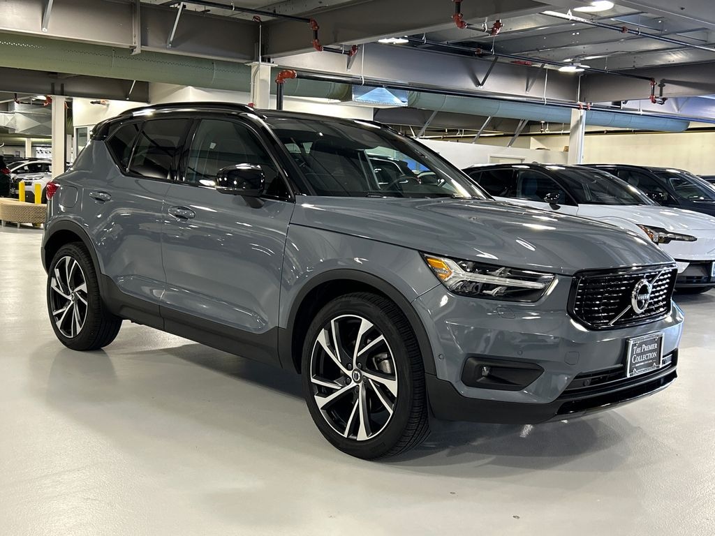 Used 2022 Volvo XC40 T5 AWD R-Design SUV
