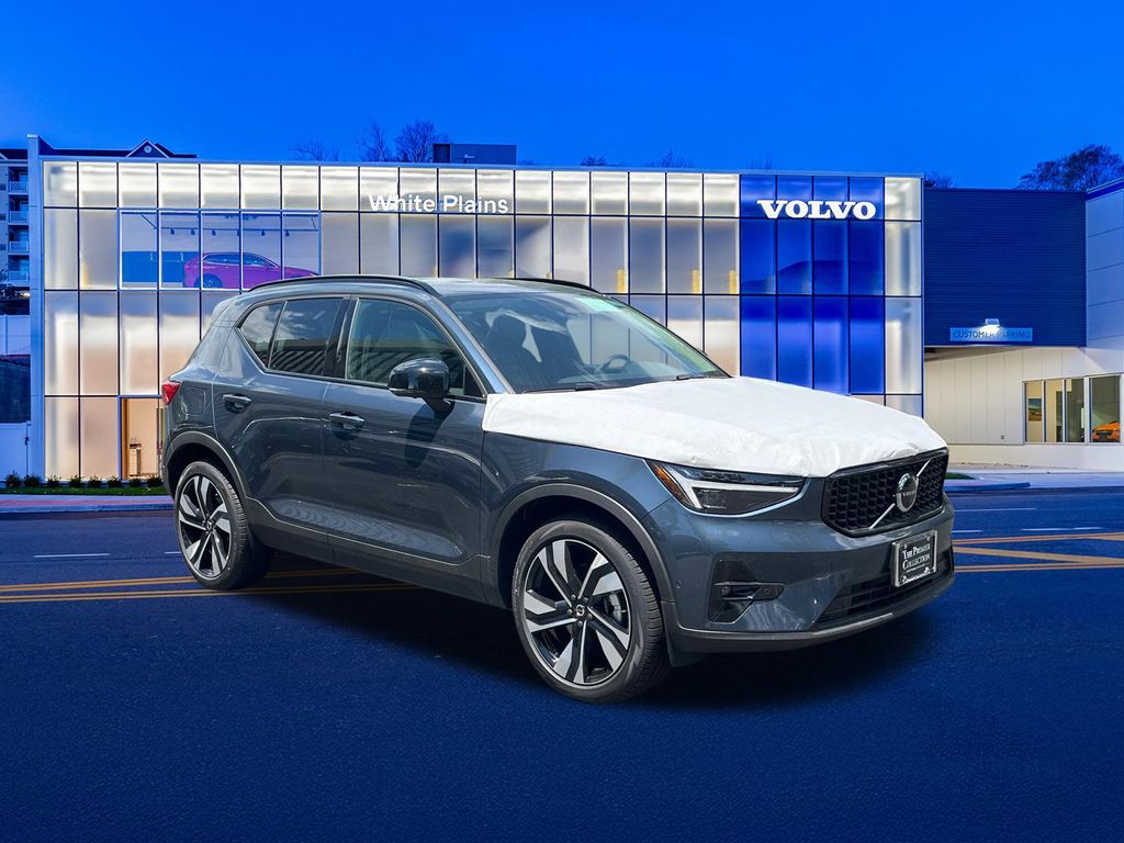2026 Volvo XC40 B5 Ultra Dark AWD's photo