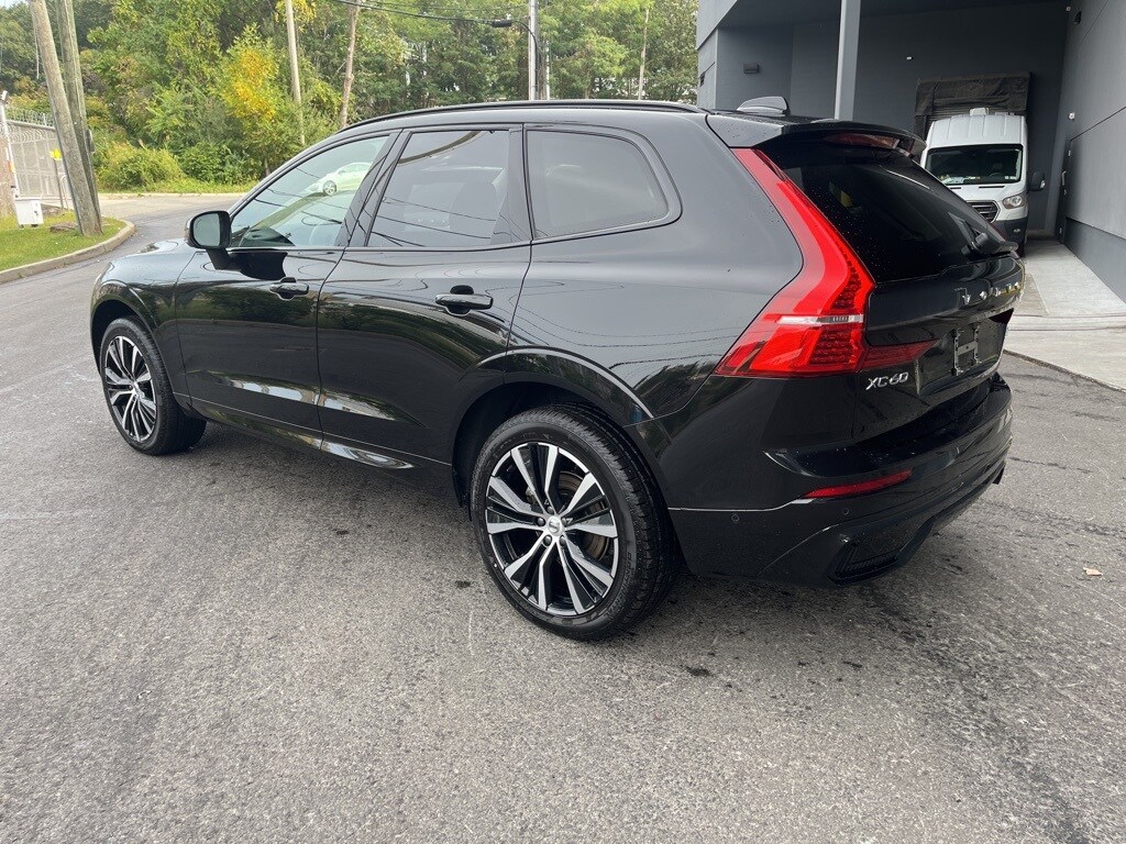 2025 Volvo XC60 B5 Plus photo 2