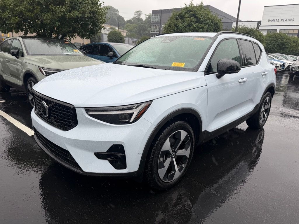 Certified 2026 Volvo XC40 B5 Plus SUV