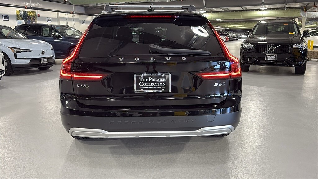 2024 Volvo V90 Cross Country B6 Plus photo 3