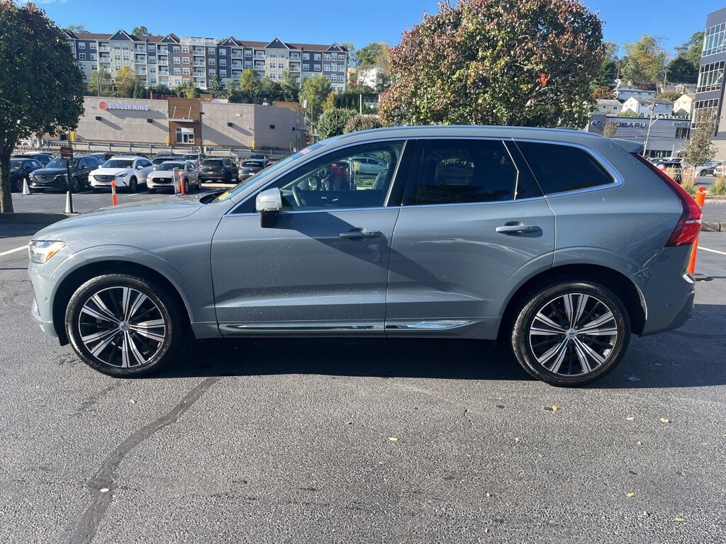 2023 Volvo XC60 B5 Plus photo 3