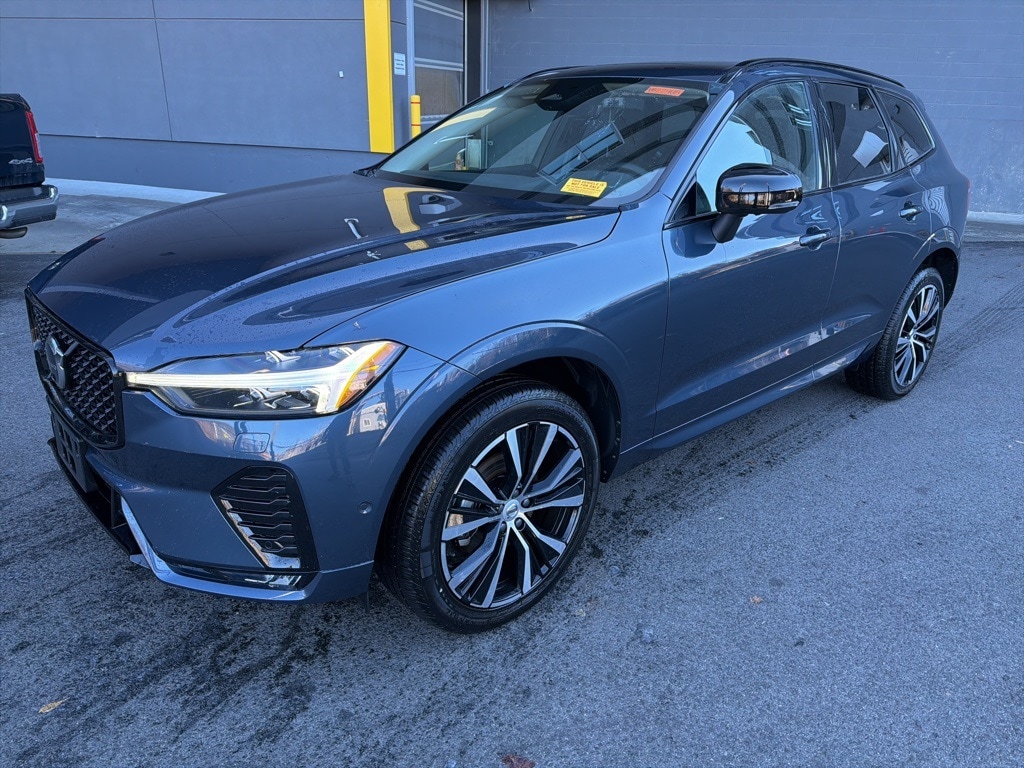 2025 Volvo XC60 Plus's photo