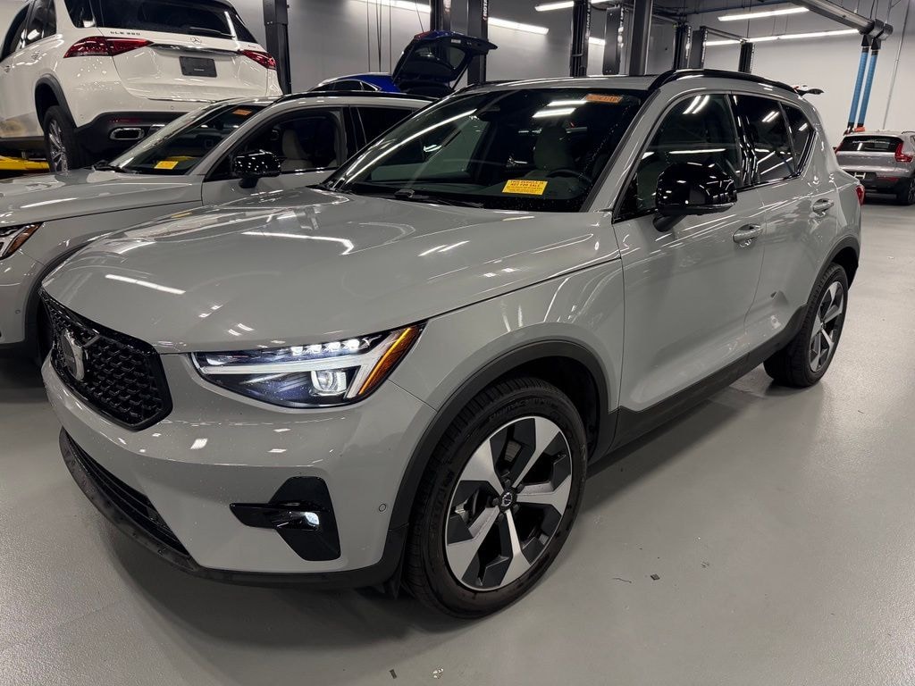 Certified 2026 Volvo XC40 B5 Plus SUV