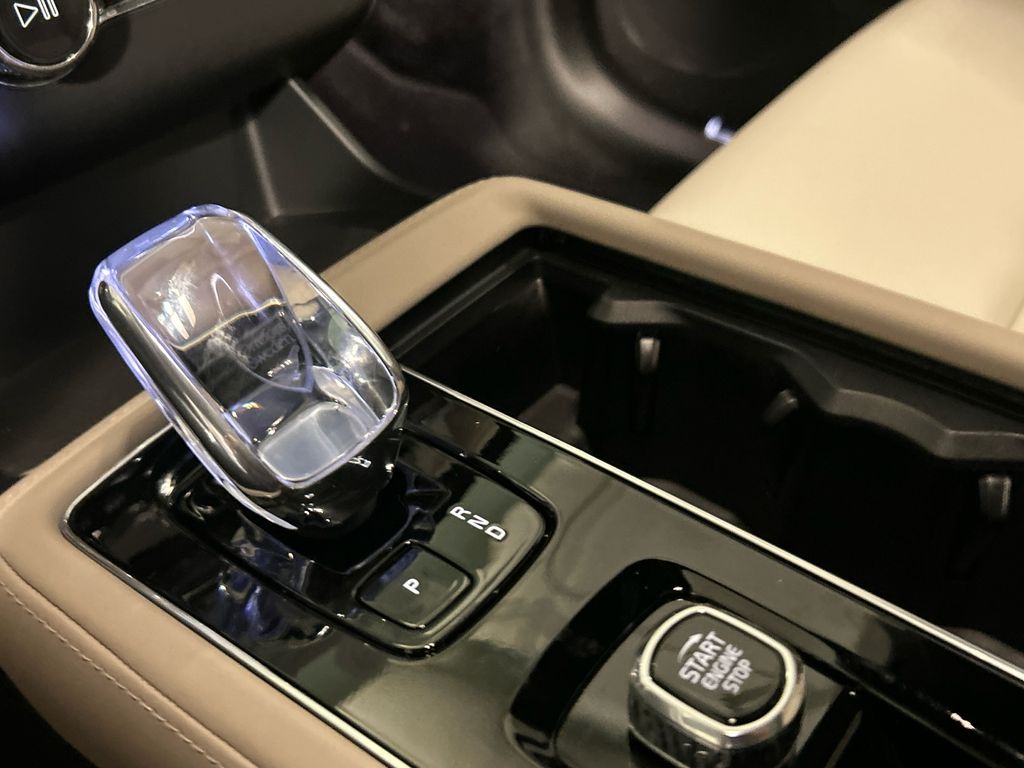 2026 Volvo XC90 Plus - Photo 18