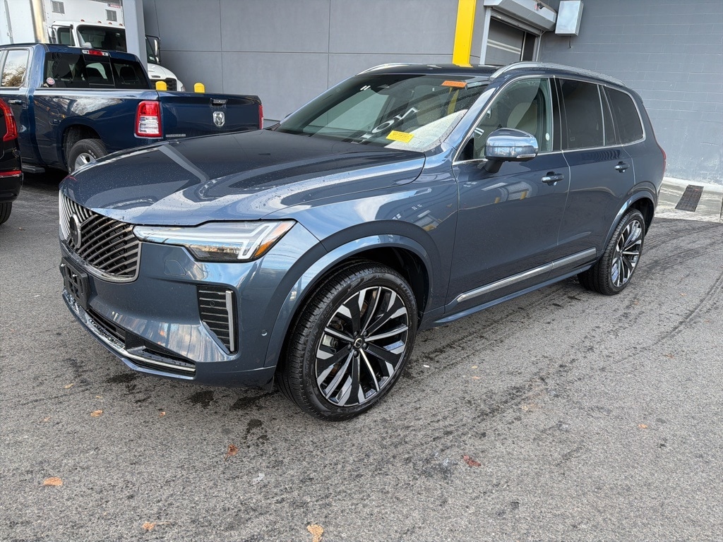 2025 Volvo XC90 Plus's photo