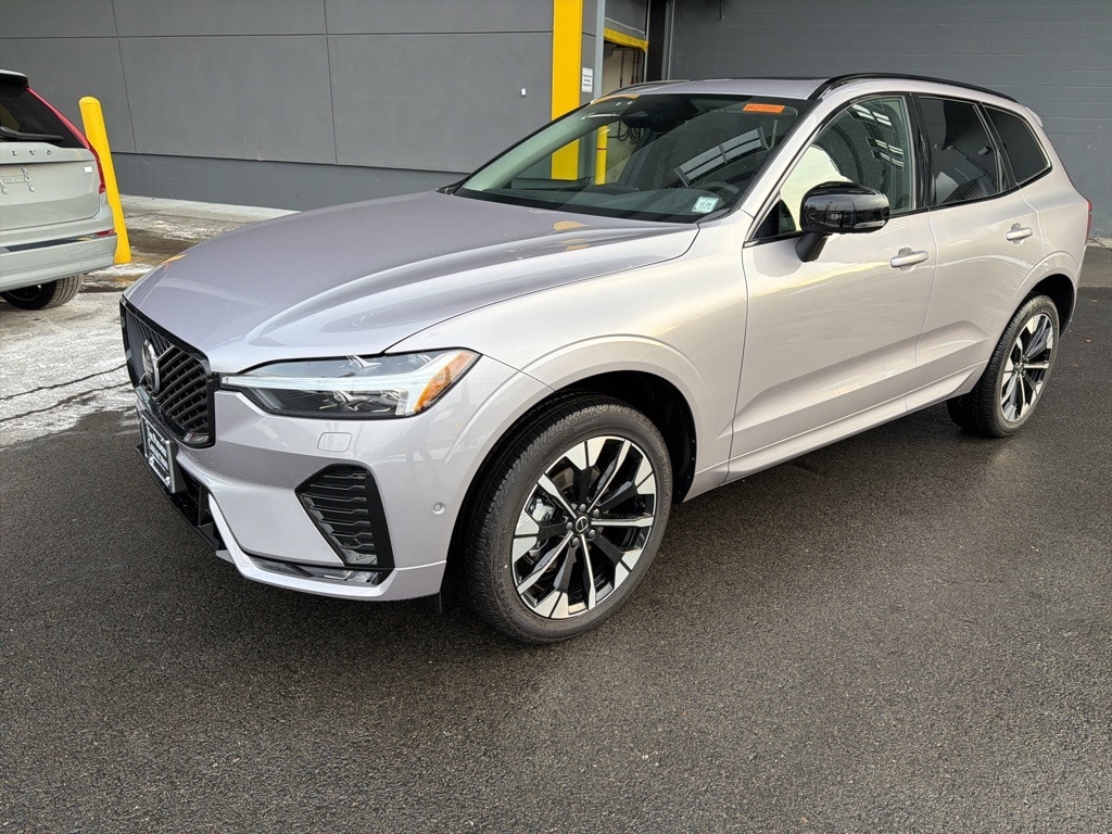 2026 Volvo XC60 Plus's photo