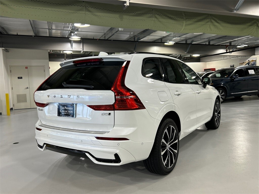 2025 Volvo XC60 B5 Plus photo 2