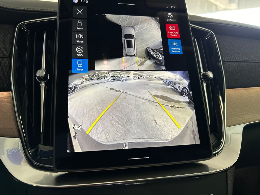 2026 Volvo XC90 Plus - Photo 16