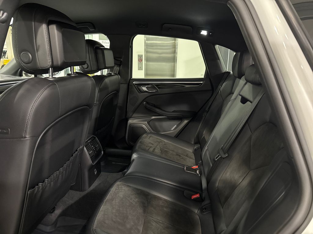 2021 Porsche Macan S - Photo 21