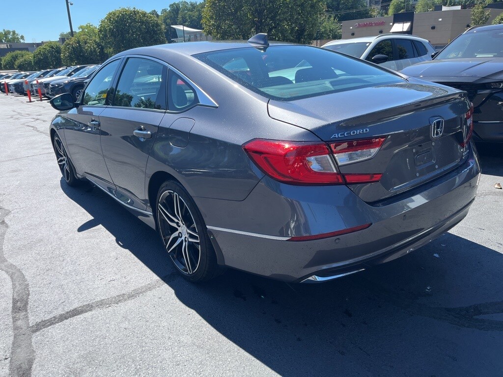 2022 Honda Accord Hybrid Touring photo 2