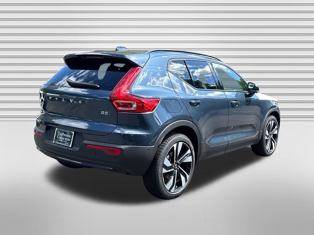 New 2026 Volvo XC40 B5 Ultra SUV