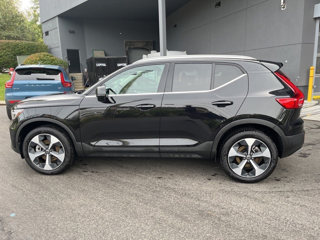 2025 Volvo XC40 Plus photo 3