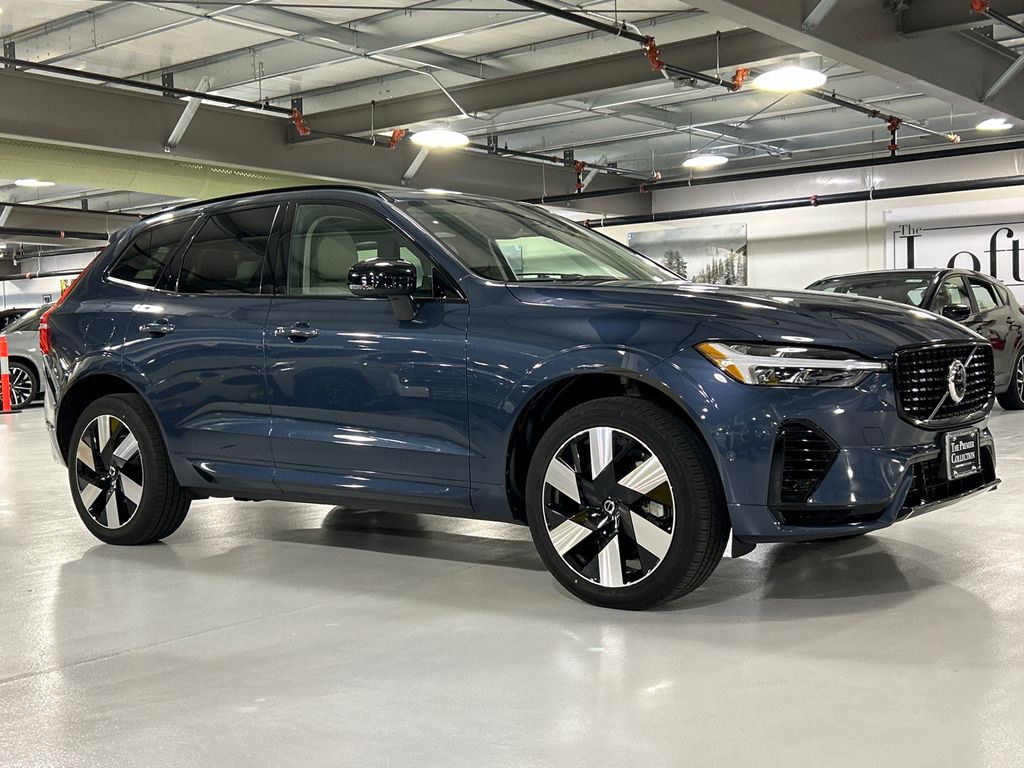 2024 Volvo XC60 T8 Plus Dark Theme AWD's photo