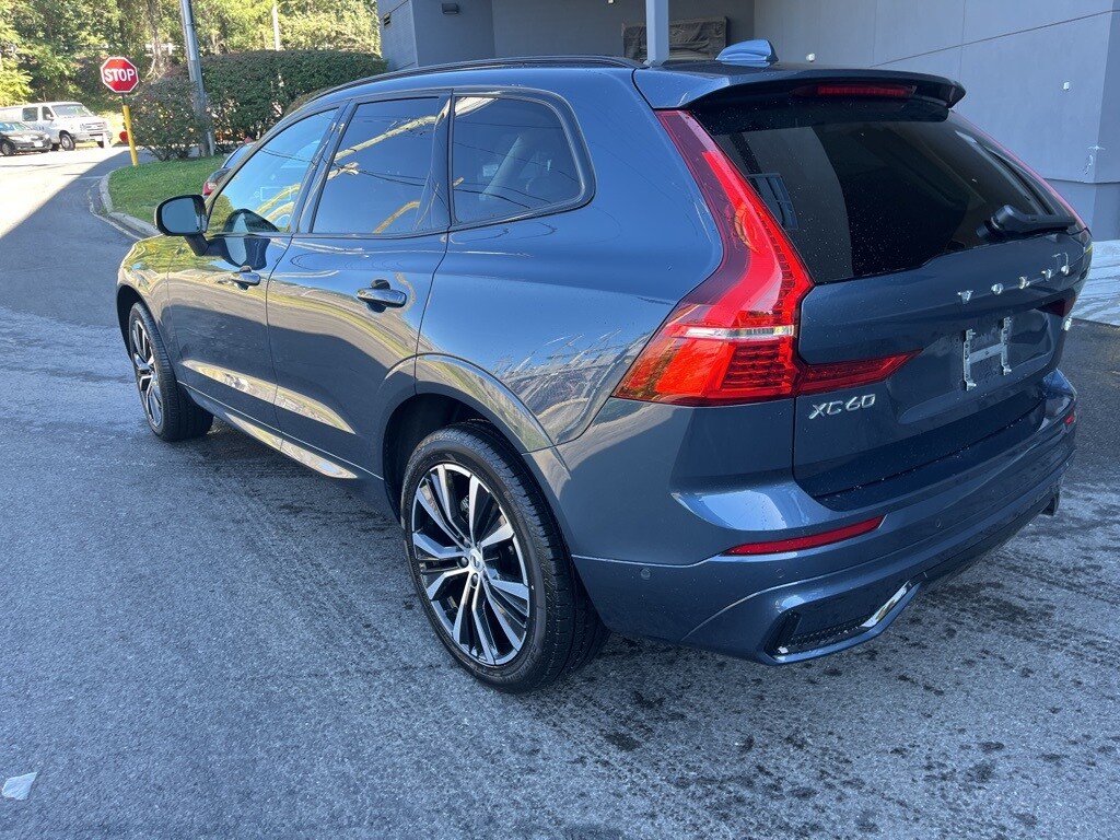 2025 Volvo XC60 B5 Plus photo 2