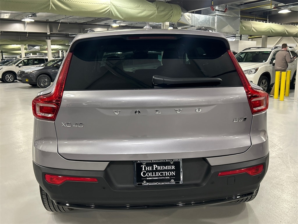 Used 2026 Volvo XC40 B5 Core SUV