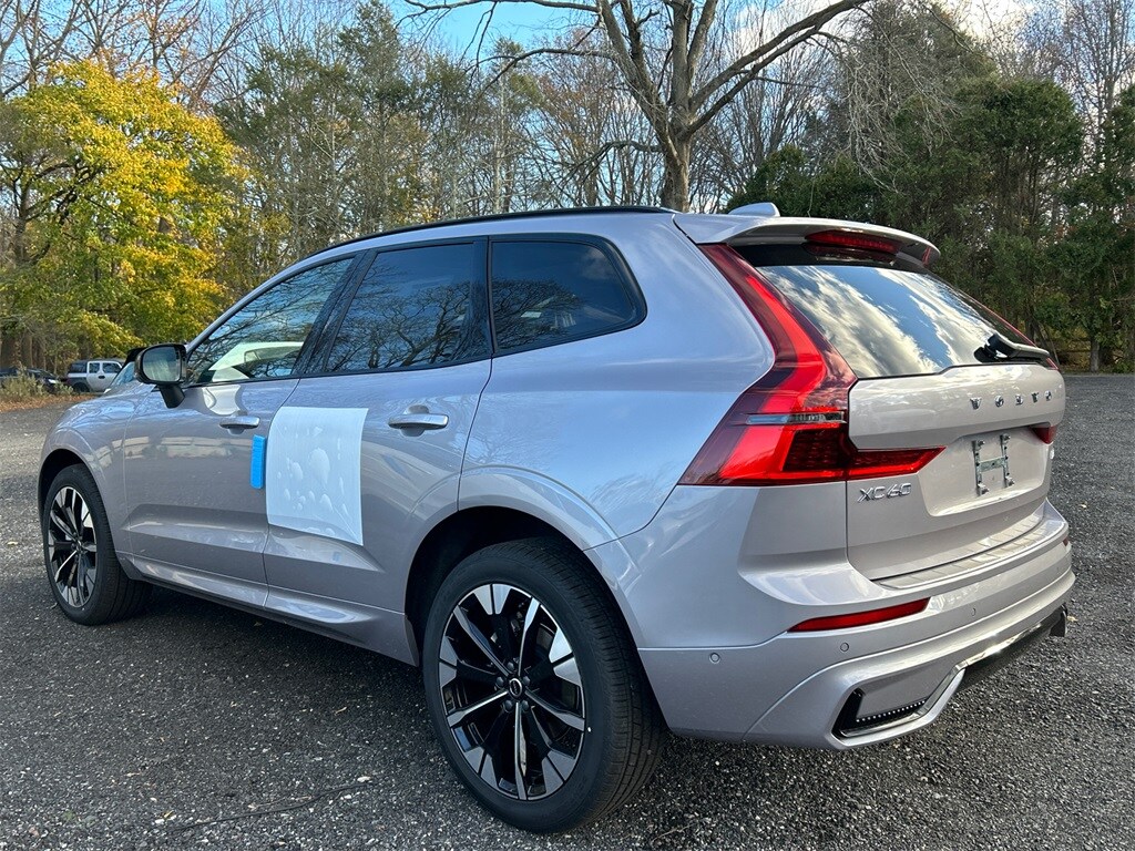 2026 Volvo XC60 B5 Plus photo 4