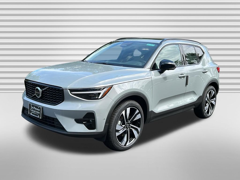 New 2026 Volvo XC40 B5 Ultra SUV