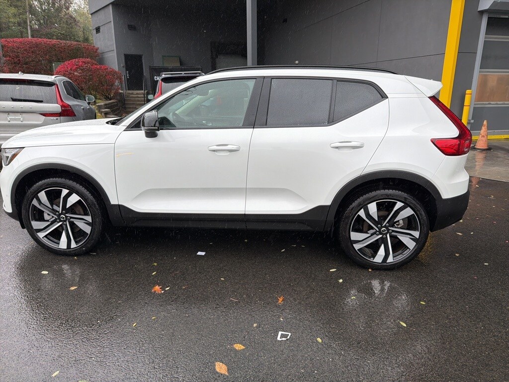Certified 2025 Volvo XC40 B5 Plus Dark Theme SUV