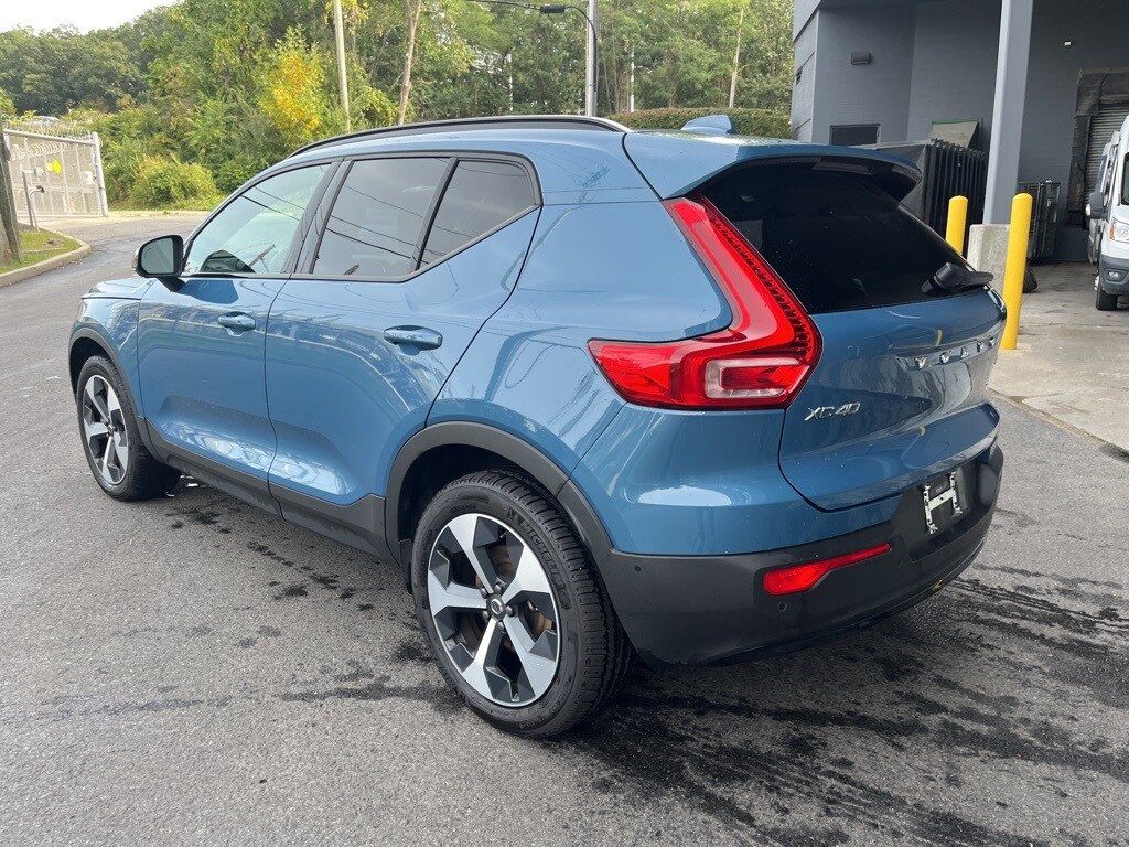 2025 Volvo XC40 Plus photo 2