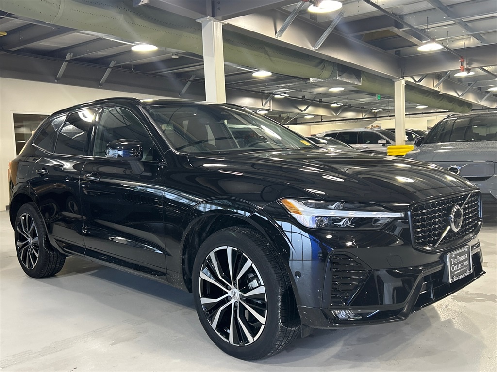 2025 Volvo XC60 Plus's photo