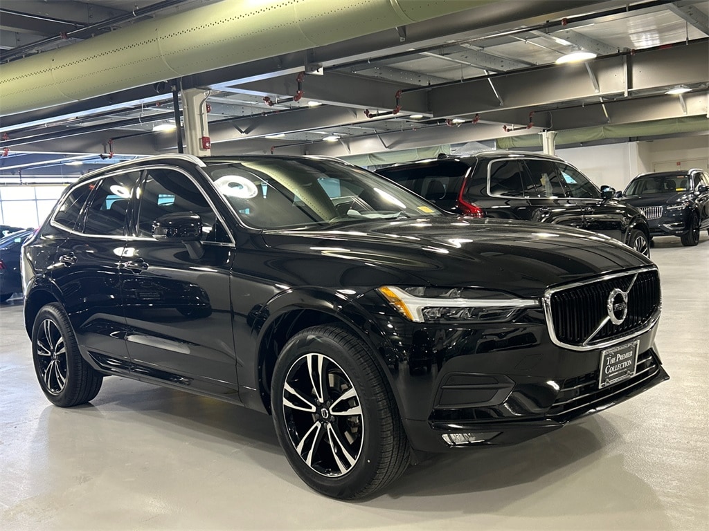 2021 Volvo XC60 Momentum's photo
