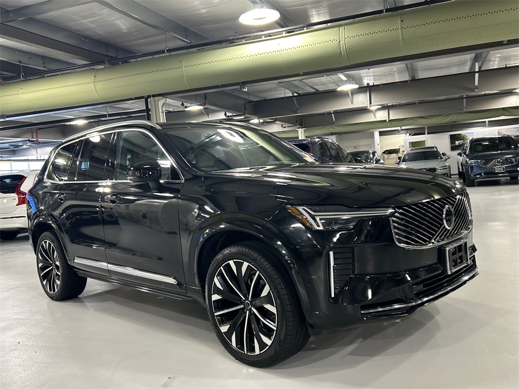 2025 Volvo XC90 Plus's photo